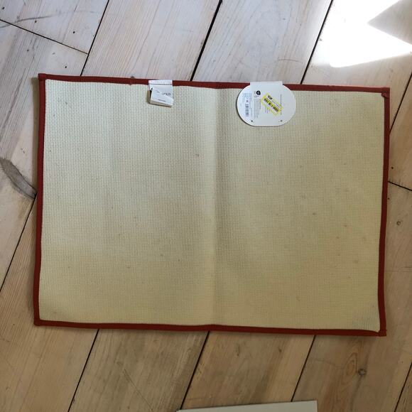 Threshold NWT Thankful Bath Rug Rust 17"x24" - Picture 5 of 7